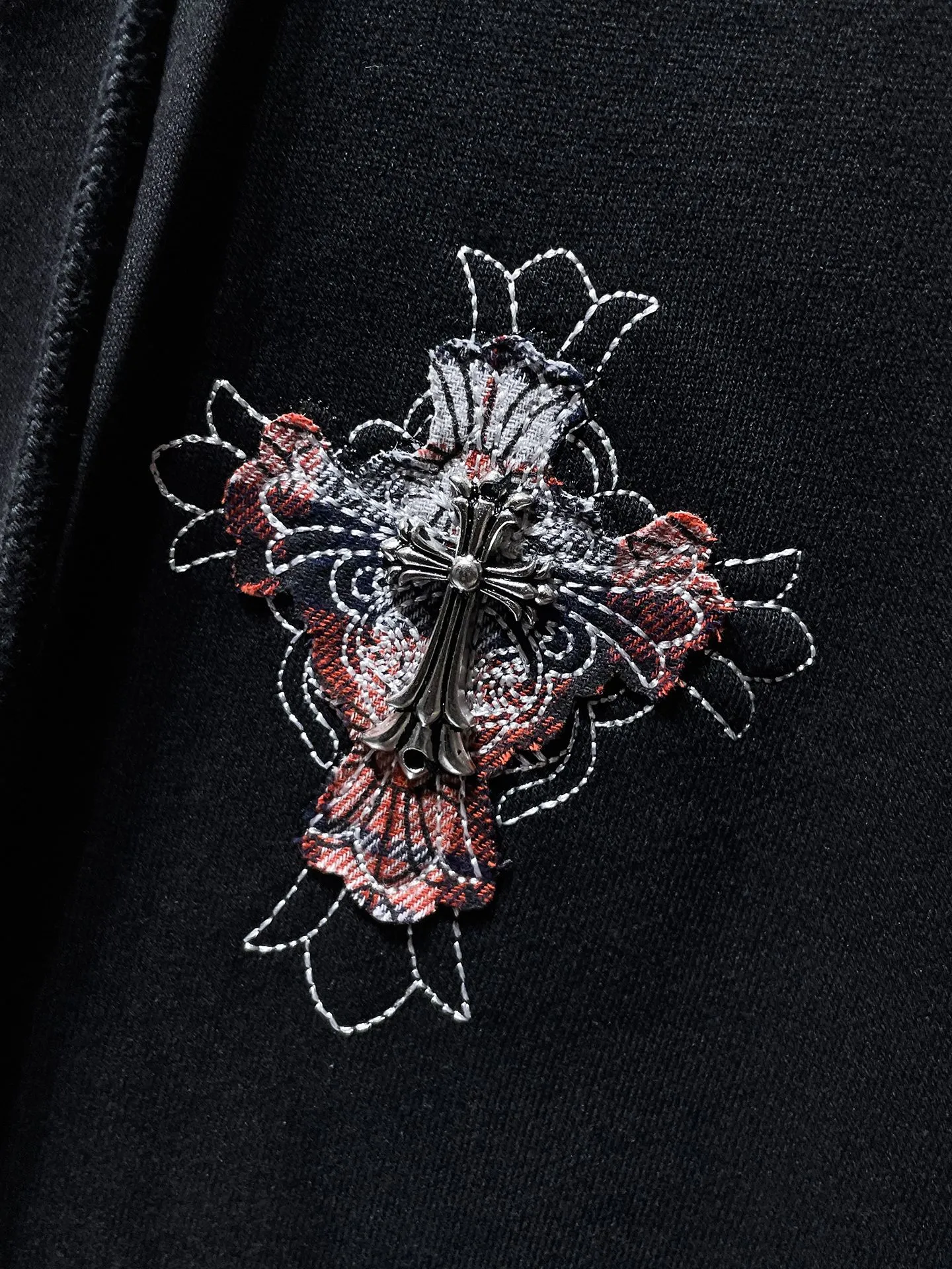 P270 Chrome Hearts Autumn and Winter 2025 Counter Synchronization Chrome Cross Heavy Industry Handmade Patch Embroidered Willow Hooded Sweatshirt Improved Customized Version 1:1 High Weight High Quality Fabric Recommended Color: White Black Size: S, M, L, XL
